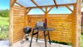 Überdachter Grillplatz auf der Terrasse