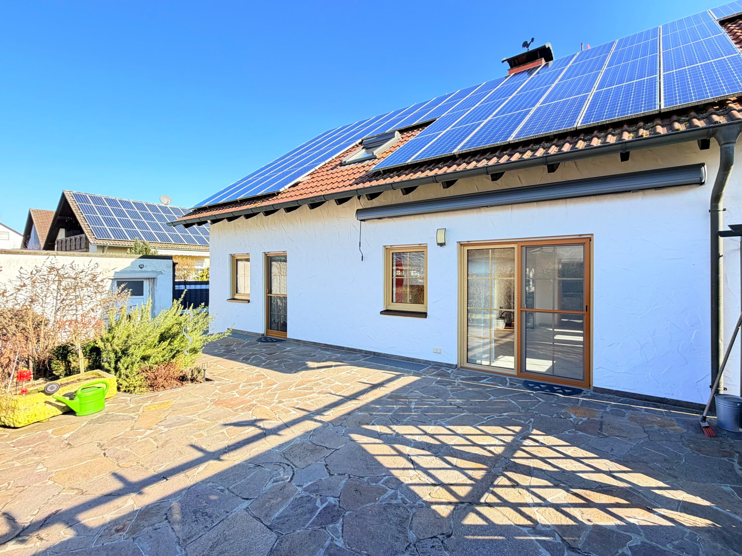 Terrasse mit Markise EG